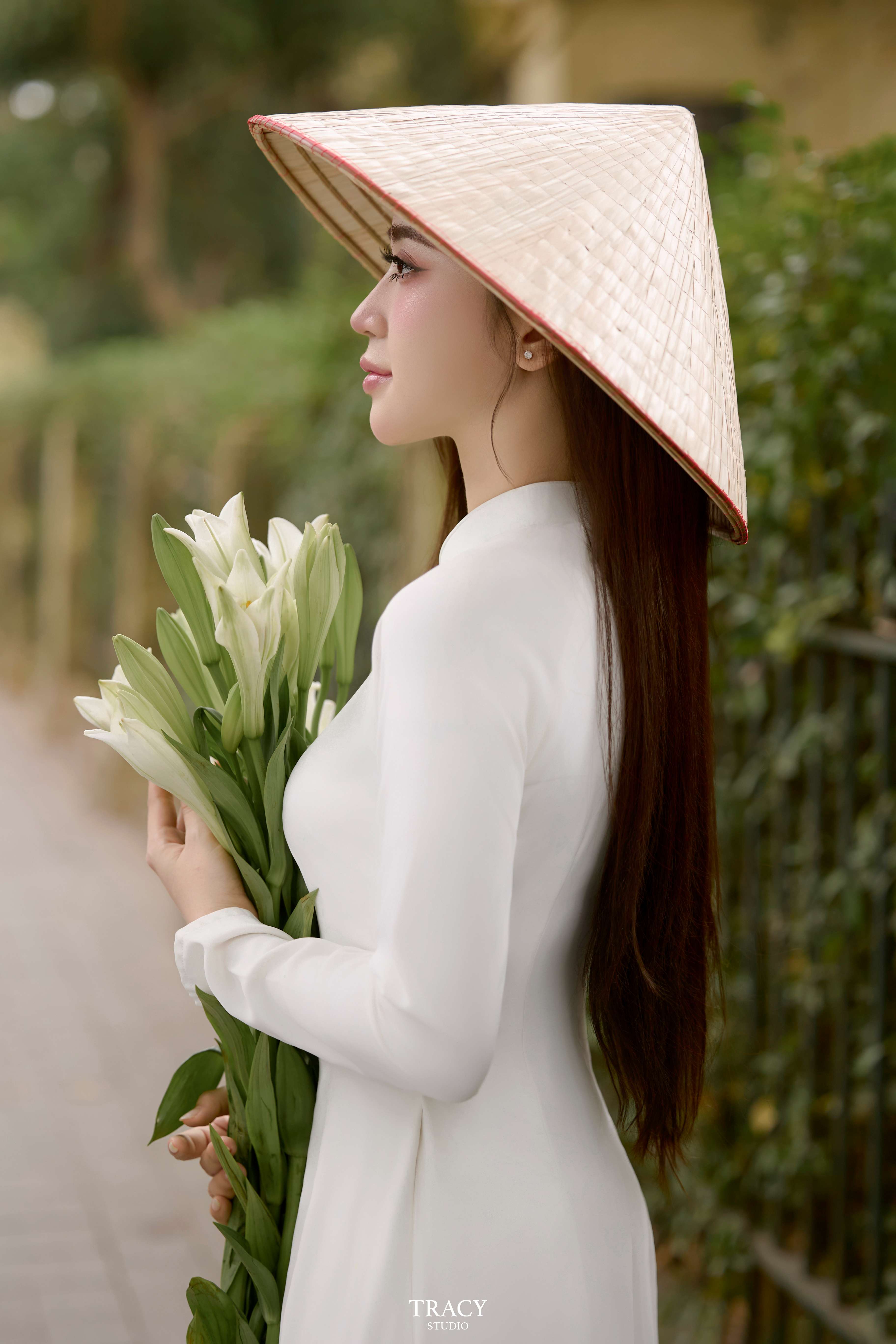 frontend/img/gallery/tinh-khoi-ao-dai-viet/tracy-studio-chup-concept-ao-dai-hoa-hue (4).jpg